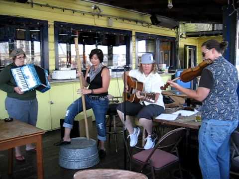 P's and Q's LIVE at the Bay View Boat Club.AVI