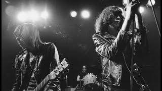 Download lagu Ramones Live At The Rainbow December 31 1977... mp3