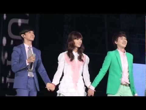 120818 SM Town Seoul 2012 - The Way You Are (Kyuhyun & Changmin Kisses Taemin)