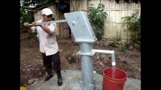 preview picture of video 'Installing a Manual Water Pump at Divala'