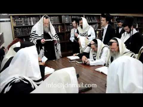 Modzitz Rebbe Doing Hatoras Nedorim Erev Rosh Hashana 5776