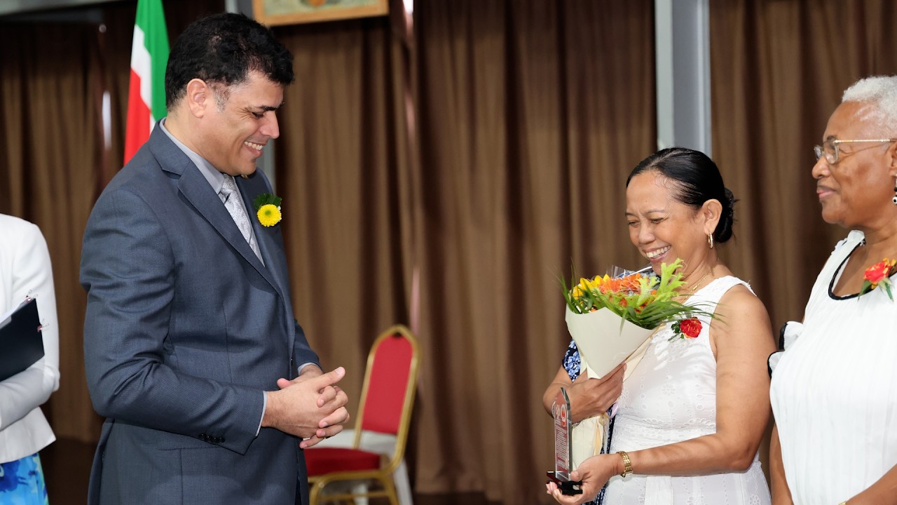 Zoals een moeder haar gezin bijeenhoudt, kunnen vrouwen ook de natie verbinden