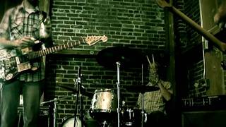 Derailed Freight Train plays Hittin' The Bottle Again
