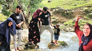 Download lagu Stepmother documentary: Hamid's family is taken on a trip by an operator because of Azra's pregnancy mp3