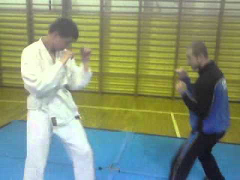 samoobrona Kuncik Tomasz obrona przed ciosem zamachowym 1