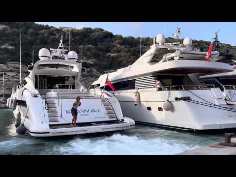 Mangusta 92 Docking in Bonifacio