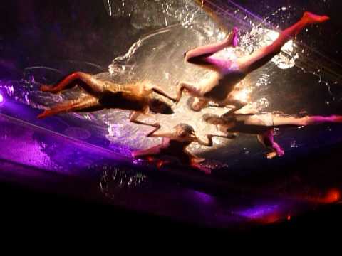 Look Up Fuerza Bruta Cultura Nova Heerlen 29 augustus 2012 2