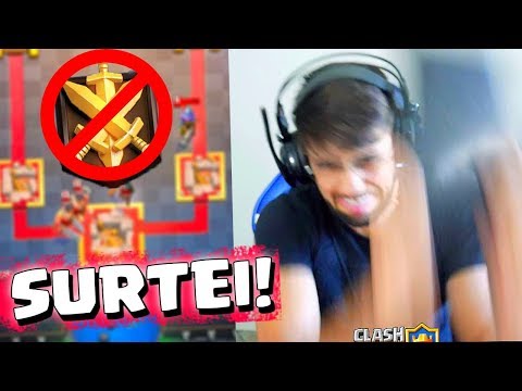 SURTEI! QUASE QUEBREI TUDO POR CAUSA DO CLASH ROYALE