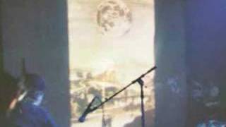 on-a-frappe-sur-la-lune-au-bourget2003