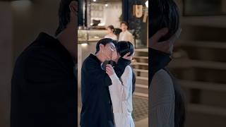 Download lagu Kiss her right in front of the guy who betrayed her💞 #bep79 #dramabox #cdrama #drama mp3