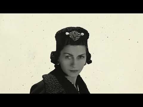 Autoportrait d'un Parfum  Inside CHANEL