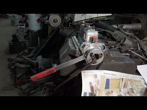 MF 165, osa 26, pumppu paikoillaan, ja ajoitusmerkit