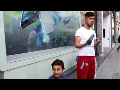 11 Year Old Plays Darbuka Brilliantly On The Streets Of Istanbul