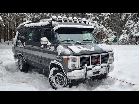 Canadien winter van camping In a snow storm , winch in winch out , lots od shoveling and camp fire 