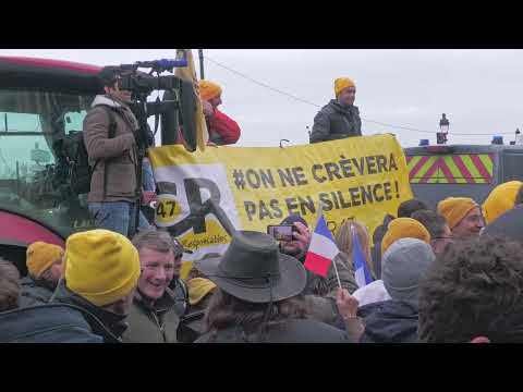 Assemblée Nationale : Yaël Braun-Pivet huée par les agriculteurs en colère - Paris France
