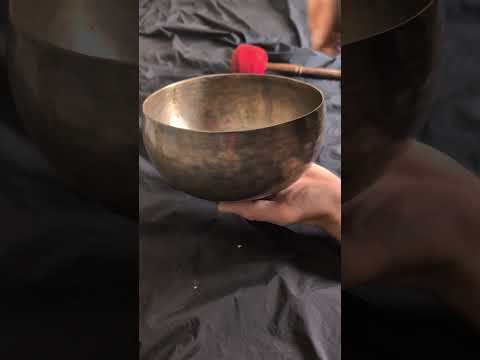 [A210] Old Cobrebati singing bowl, ⌀17.8cm / 520g, 🔼 C#3 + 5c (139 Hz) ⭐️, 🔼 G#4 −25c (409 Hz) — VAYU sounds