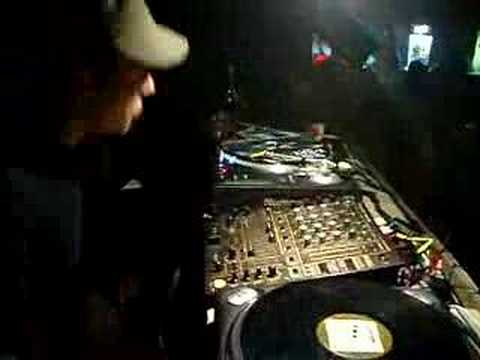 dj kubo in drum in redroom:04