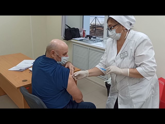 В Алексеевском продолжается доставка пожилых на вакцинацию