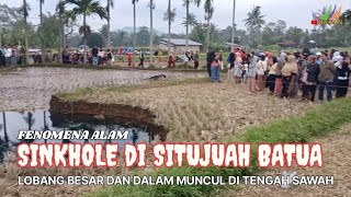 Download lagu Sinkhole Occurs in Situjuah Batua || Landslide creates a large hole in the middle of a rice field mp3