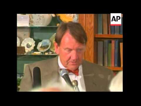 WRAP Polls open in New Hampshire, Obama 15 votes, McCain 6, vox pops