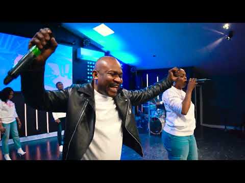 NAISSENE MULENDA Feat STEVE MUANZA ( Live ELEMBO )