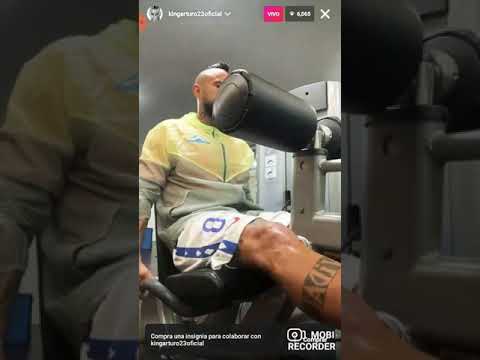 ARTURO VIDAL escuchando a marcianeke 🇨🇱