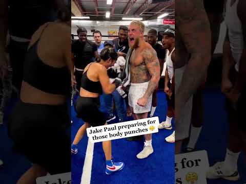 Amanda Serrano getting Jake Paul ready for his fight vs. Nate Diaz 😳