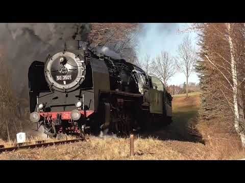 Anfahrt von 50 3501 am Bahnhof Walthersdorf am 21.12.2025 zur Bergparade in Annaberg