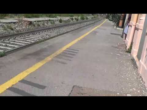 EC THELLÒ MILANO C.LE - NICE VILLE IN TRANSITO NELLA FERMATA DI LAIGUEGLIA (SV)