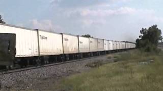 preview picture of video 'NS Roadrailer on BNSF's Topeka Subdivision'