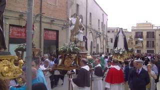 preview picture of video 'Torremaggiore - Maria Ss del Rosario 2014 - La Processione davanti al Castello Ducale'