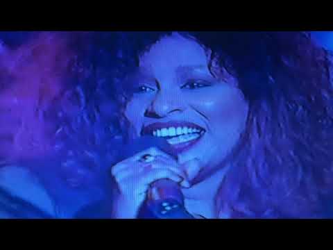 Chaka Khan Sings (Live) On Soul Train w/ her daughter I.Khan, sister Taka Boom & Penny Ford (1996)