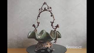 Dekorativní porcelánový košíček s bronzovým držadlem – zelená luxusní interiérová dekorace