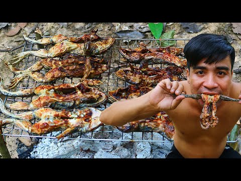 Roasted Frogs BBQ eating with Spicy Sauce So Delicious - Cooking Frogs bbq Recipe in Jungle