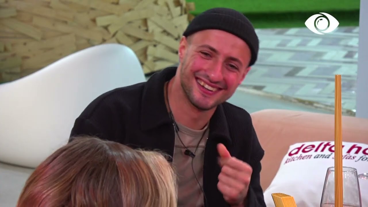 Olta përpiqet t'i komunikojë diçka Kristit: Nuk mund të flas me emra me ty!