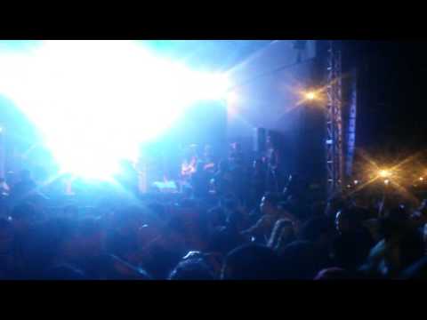 Parte del tema Represion policial, tocado por Notoken