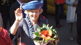 preview picture of video 'Koningin Beatrix bezoekt Rhenen 30 april 2012 Laatste Koninginnedag'