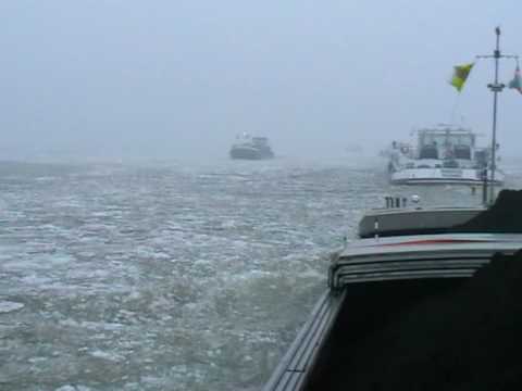 Caressa in konvooi-vaart Lemmer - Lelystad .