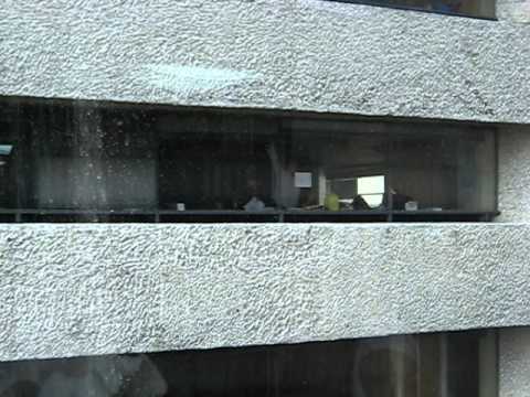 Mario saludando a los de la oficina contraria