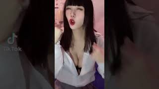 見えてるというか見せにきてる