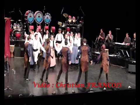 Bagad de Lann Bihoué et Cercle du Croisty 1