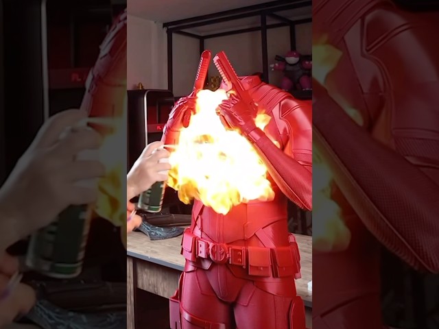 Vídeo relacionado con Lapicero DeadPool y Wolverine - Figura Deadpool Marvel, Portalapices escritorio 3D - Organizador escritorio | Accesorios escritorio, Licencia Oficial