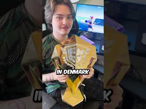 Mero Shows Off His $1,000,000 World Championship Trophy! 🏆#fortnite