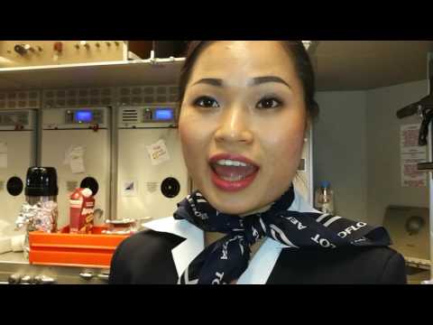 TIẾP VIÊN VIỆT PHỤC VỤ HÃNG HÀNG KHÔNG NGA