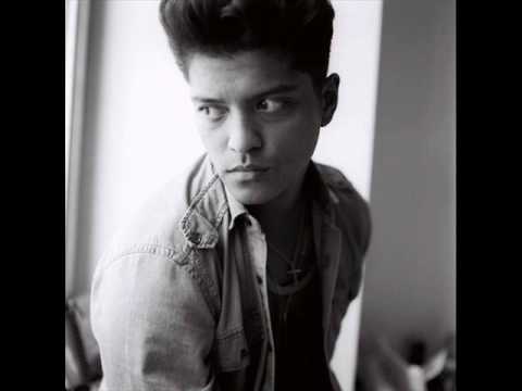 Bruno Mars Ft. Far East Movement  - Rocketeer (Karitho)