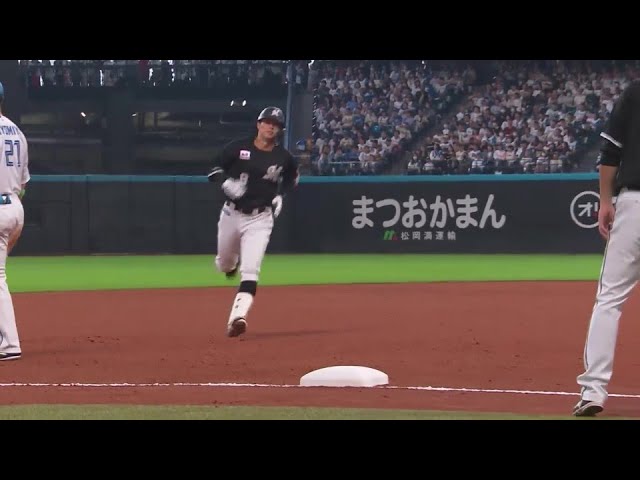 【5回表】貴重な先制弾!! マリーンズ・中村奨吾 高々と上がった打球はレフトへのソロHR!!  2024年10月12日 北海道日本ハムファイターズ 対 千葉ロッテマリーンズ