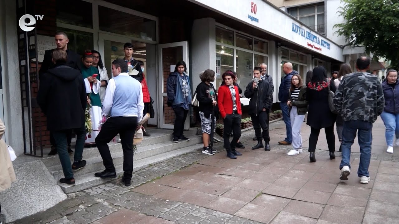 Абитуриентите на Художественото защитиха дипломни работи, подредиха ги в обща изложба
