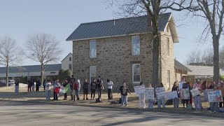 Latest News | Two Fort Smith high schools join forces for ICE protest