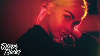 ilham - Stuck In The Past