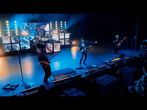 Video thumbnail for BROKEN MAN INTERLUDE - VINDICATED (LIVE FROM THE MGM MUSIC HALL AT FENWAY PARK)